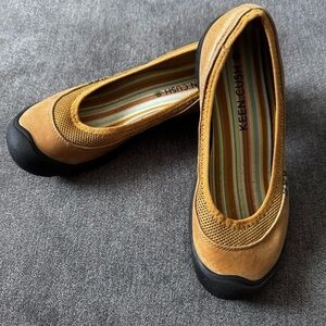 Keen Women's Brown and Black Flats